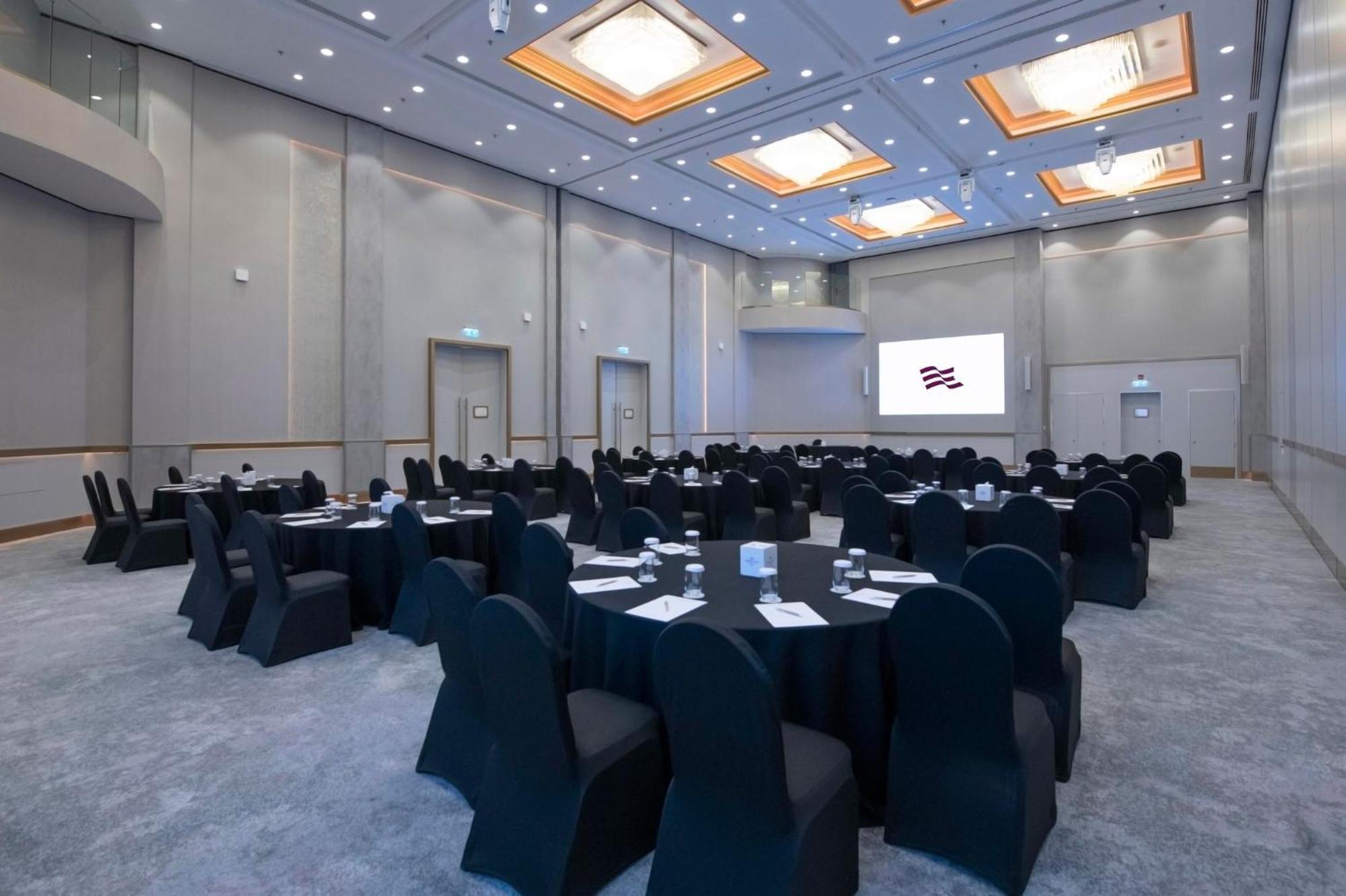 Crowne Plaza Bahrain By Ihg Hotel 5*